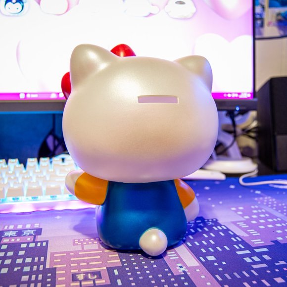 Hello Kitty Pearlescent Plastic Coin Bank - Picture 2 of 3